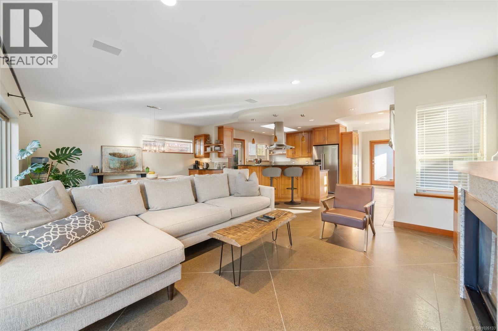 842 Canterbury Rd, Saanich, British Columbia  V8X 3E6 - Photo 8 - 1026133