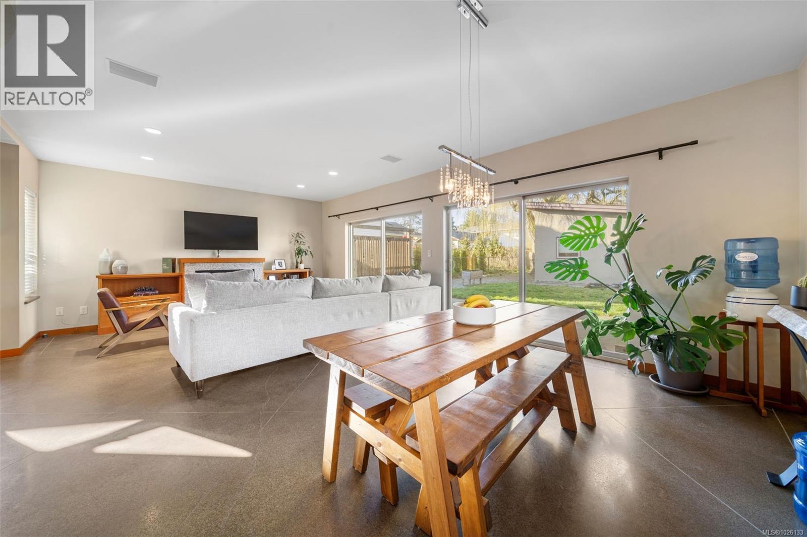 842 Canterbury Rd, Saanich, British Columbia  V8X 3E6 - Photo 9 - 1026133