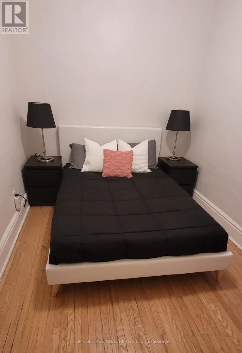 2378 St Clair Avenue W, Toronto, Ontario  M6N 1K8 - Photo 10 - W12888418