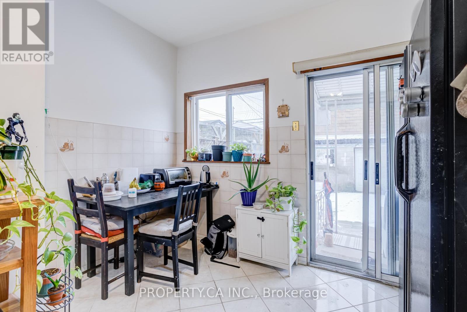 Main Rm 2 - 763 Dupont Street, Toronto (Dovercourt-Wallace Emerson-Junction), Ontario  M6G 1Z5 - Photo 14 - W12899218