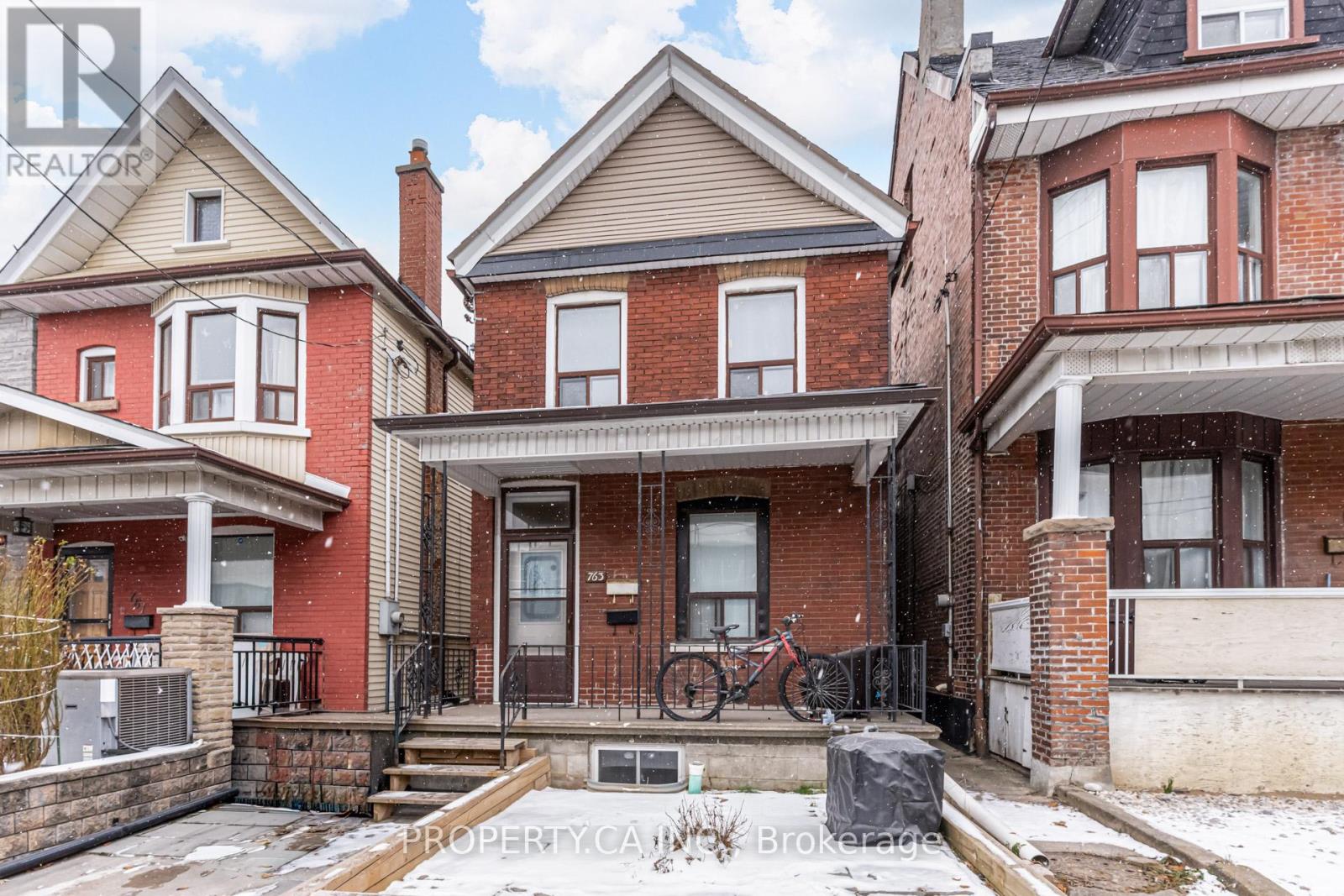 Main Rm 2 - 763 Dupont Street, Toronto (Dovercourt-Wallace Emerson-Junction), Ontario  M6G 1Z5 - Photo 2 - W12899218
