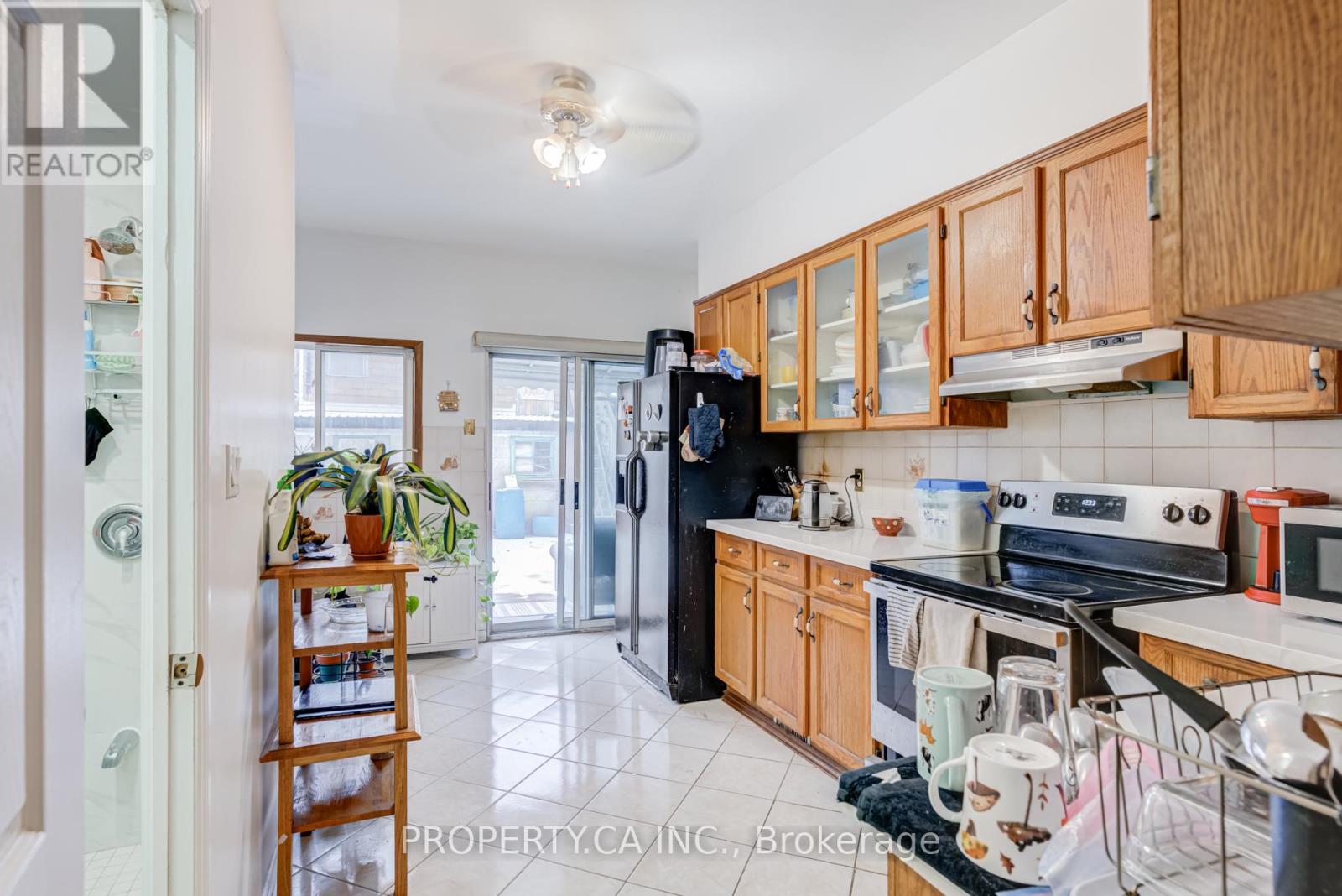 Main Rm 2 - 763 Dupont Street, Toronto (Dovercourt-Wallace Emerson-Junction), Ontario  M6G 1Z5 - Photo 7 - W12899218