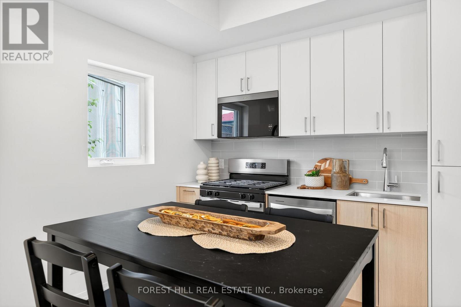 D - 52 Albright Avenue, Toronto (Alderwood), Ontario  M8W 1X2 - Photo 7 - W12899220