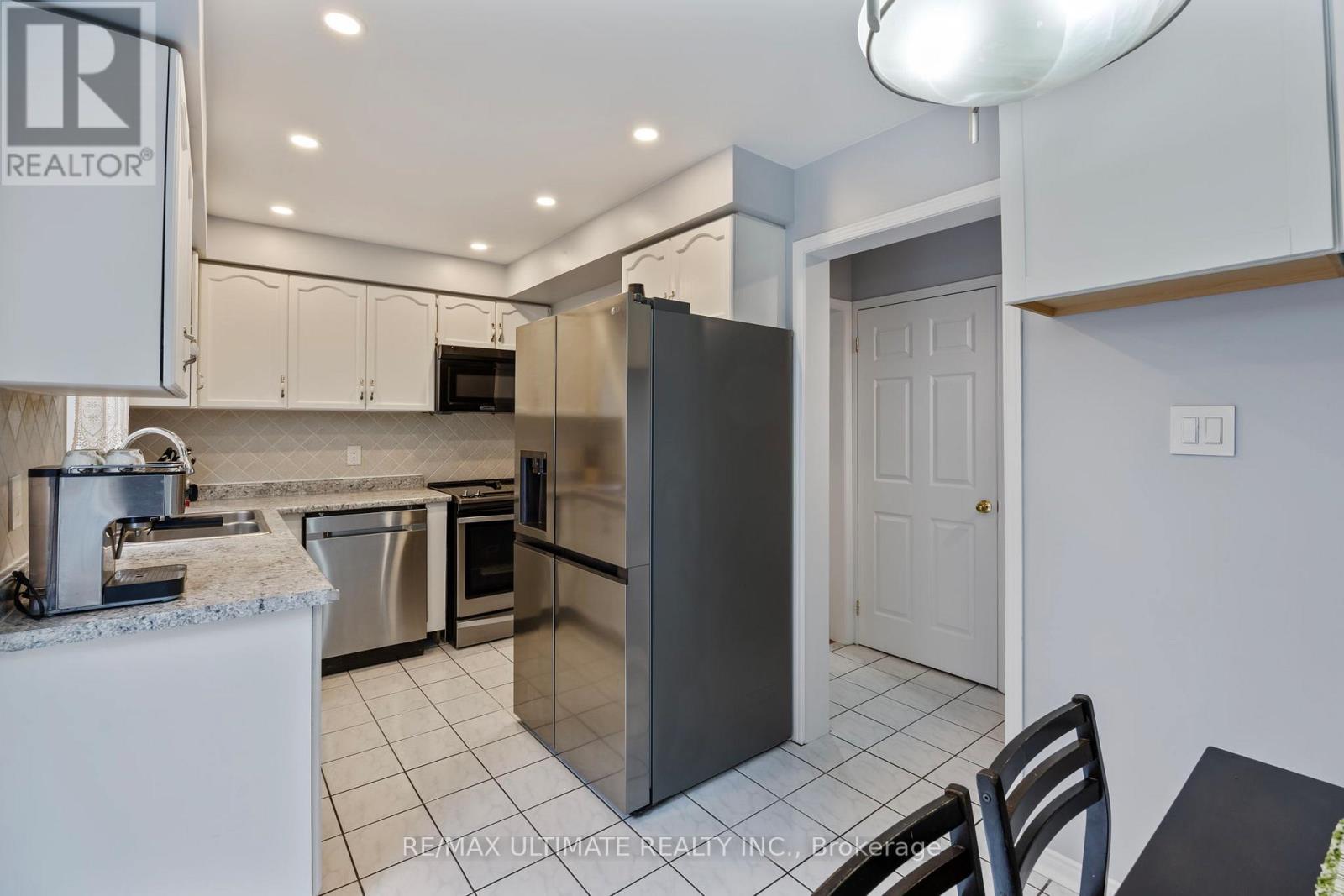 154 Toba Crescent, Brampton, Ontario  L6Z 4R9 - Photo 14 - W12899264