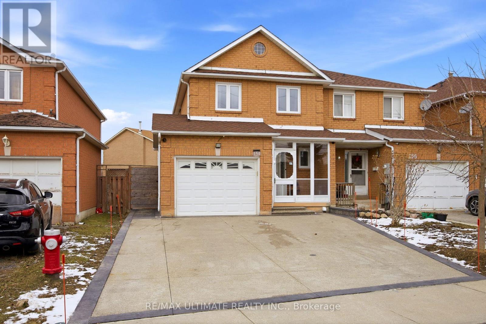 154 Toba Crescent, Brampton, Ontario  L6Z 4R9 - Photo 2 - W12899264