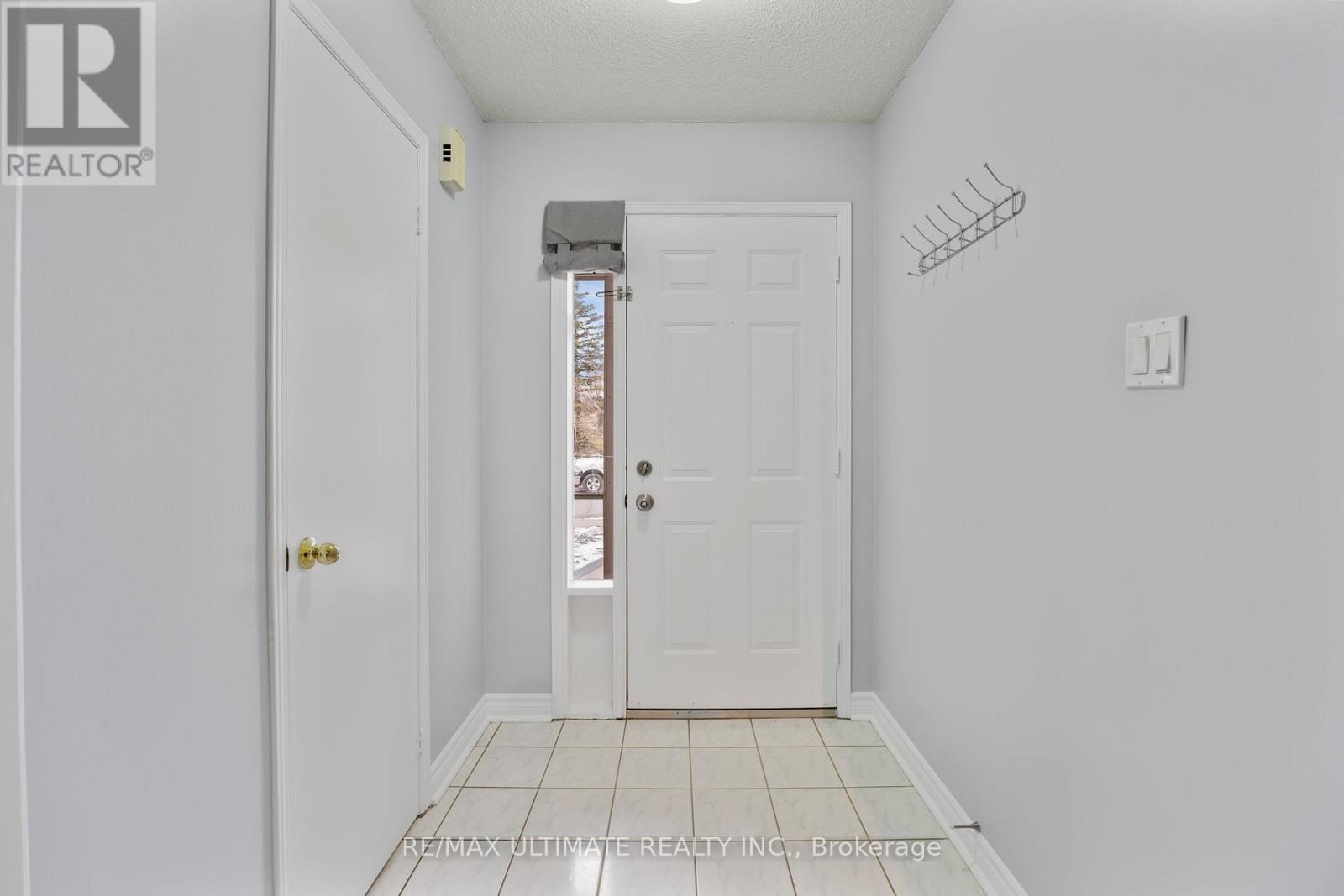 154 Toba Crescent, Brampton, Ontario  L6Z 4R9 - Photo 5 - W12899264