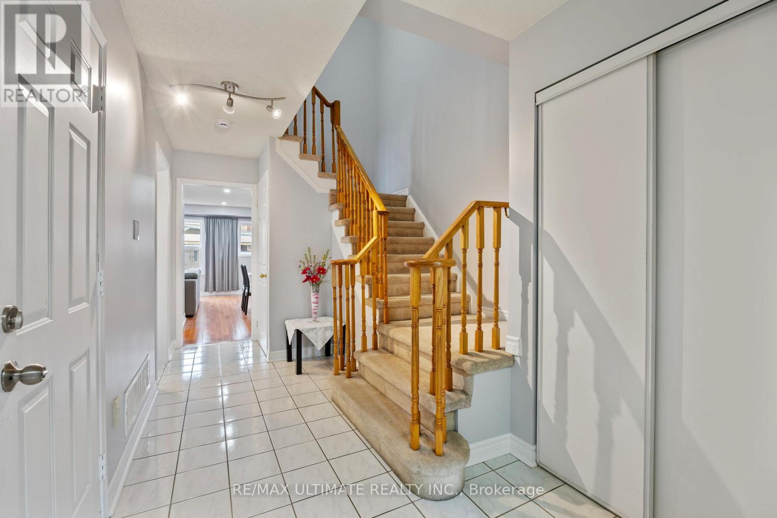 154 Toba Crescent, Brampton, Ontario  L6Z 4R9 - Photo 7 - W12899264