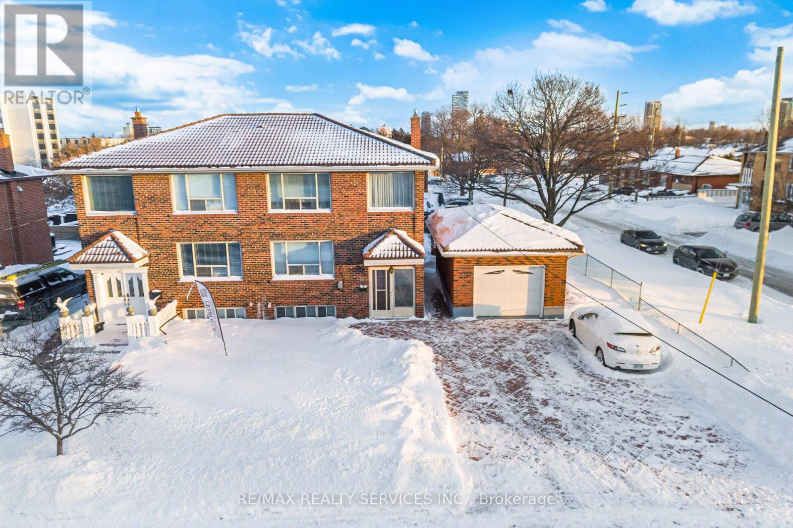 183 Vodden Street E, Brampton (Brampton North), Ontario  L6V 1M9 - Photo 4 - W12899270