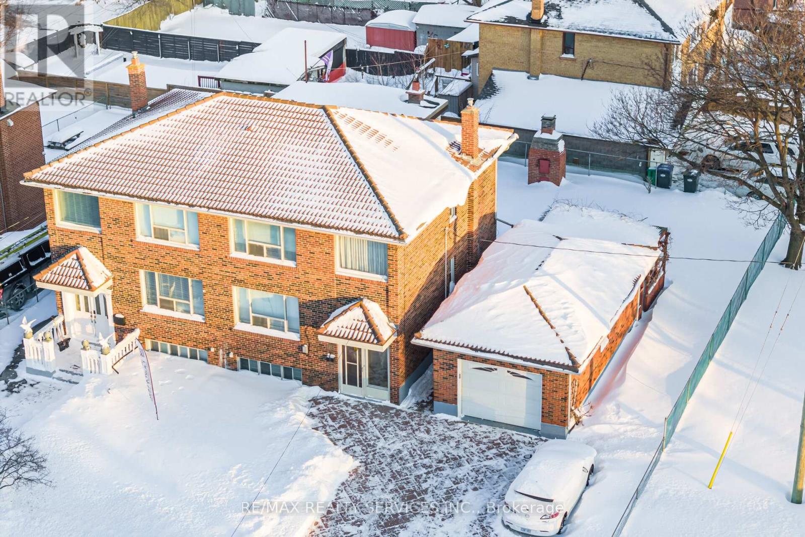 183 Vodden Street E, Brampton (Brampton North), Ontario  L6V 1M9 - Photo 5 - W12899270