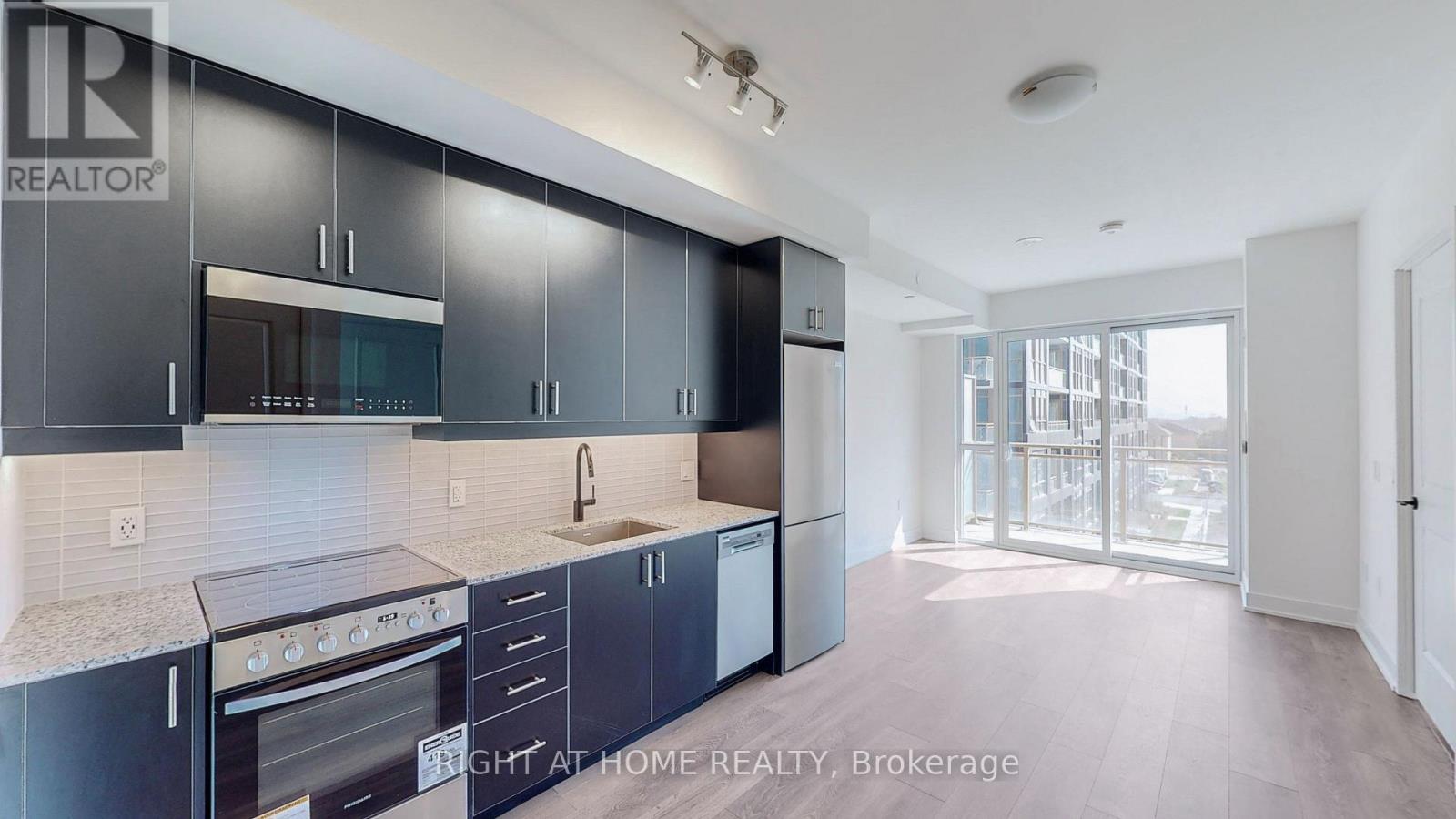 402 - 2343 Khalsa Gate, Oakville, Ontario  L6M 5R6 - Photo 5 - W12899278