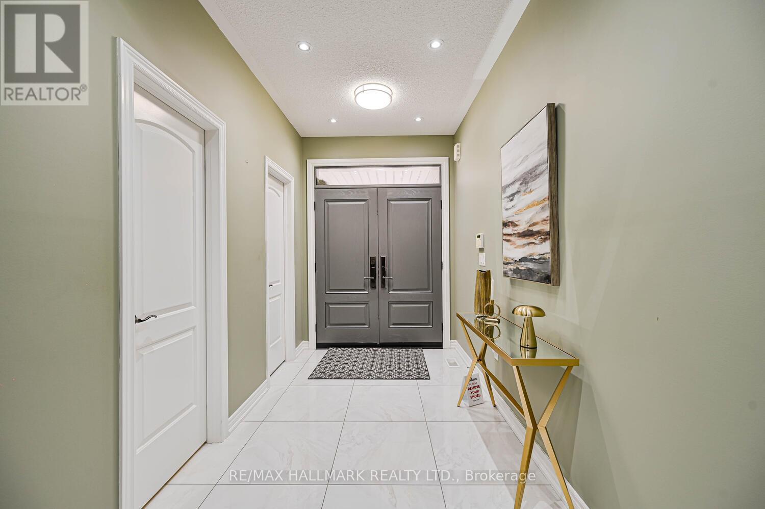 46 Lisson Crescent, Brampton (Credit Valley), Ontario  L6X 0Y9 - Photo 6 - W12899280