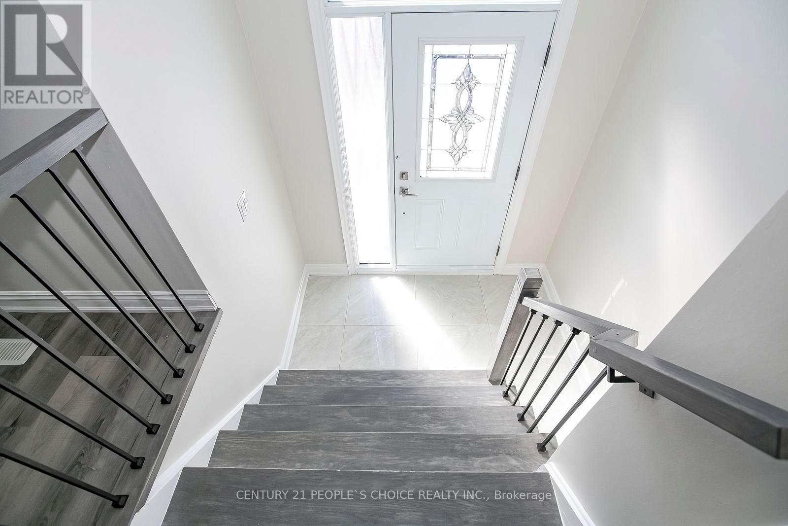 106 Winterfold Drive, Brampton (Madoc), Ontario  L6V 3T3 - Photo 7 - W12899314