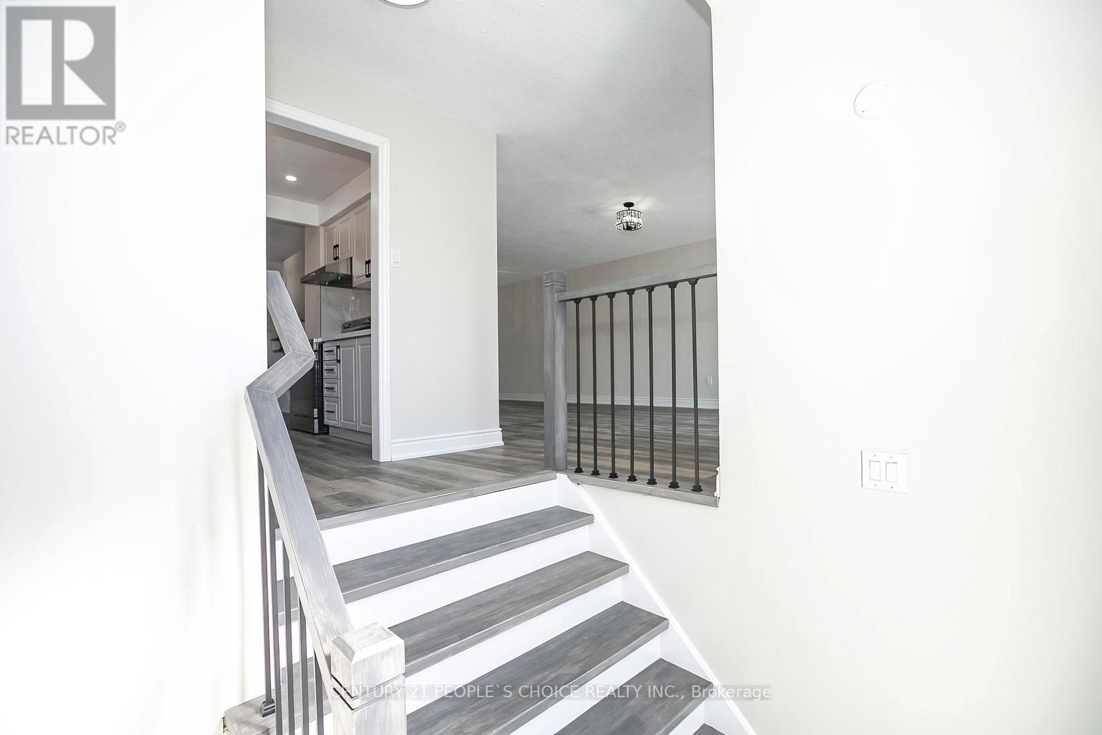 106 Winterfold Drive, Brampton (Madoc), Ontario  L6V 3T3 - Photo 8 - W12899314