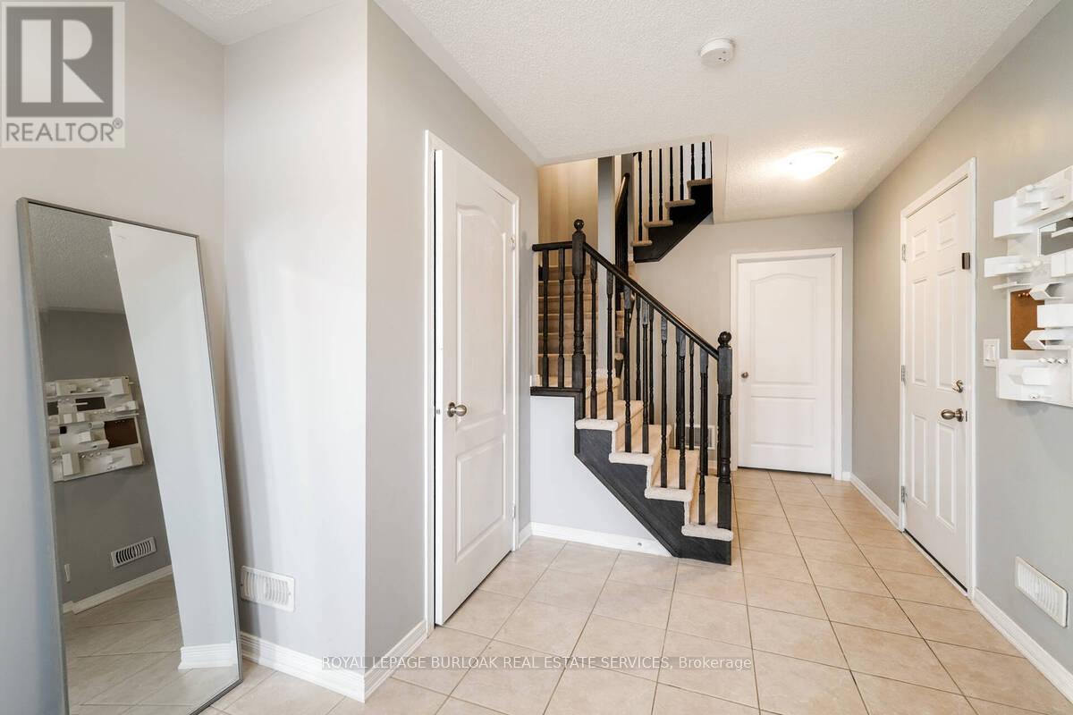 24 Larson Peak Road, Caledon, Ontario  L7C 3P5 - Photo 4 - W12899322