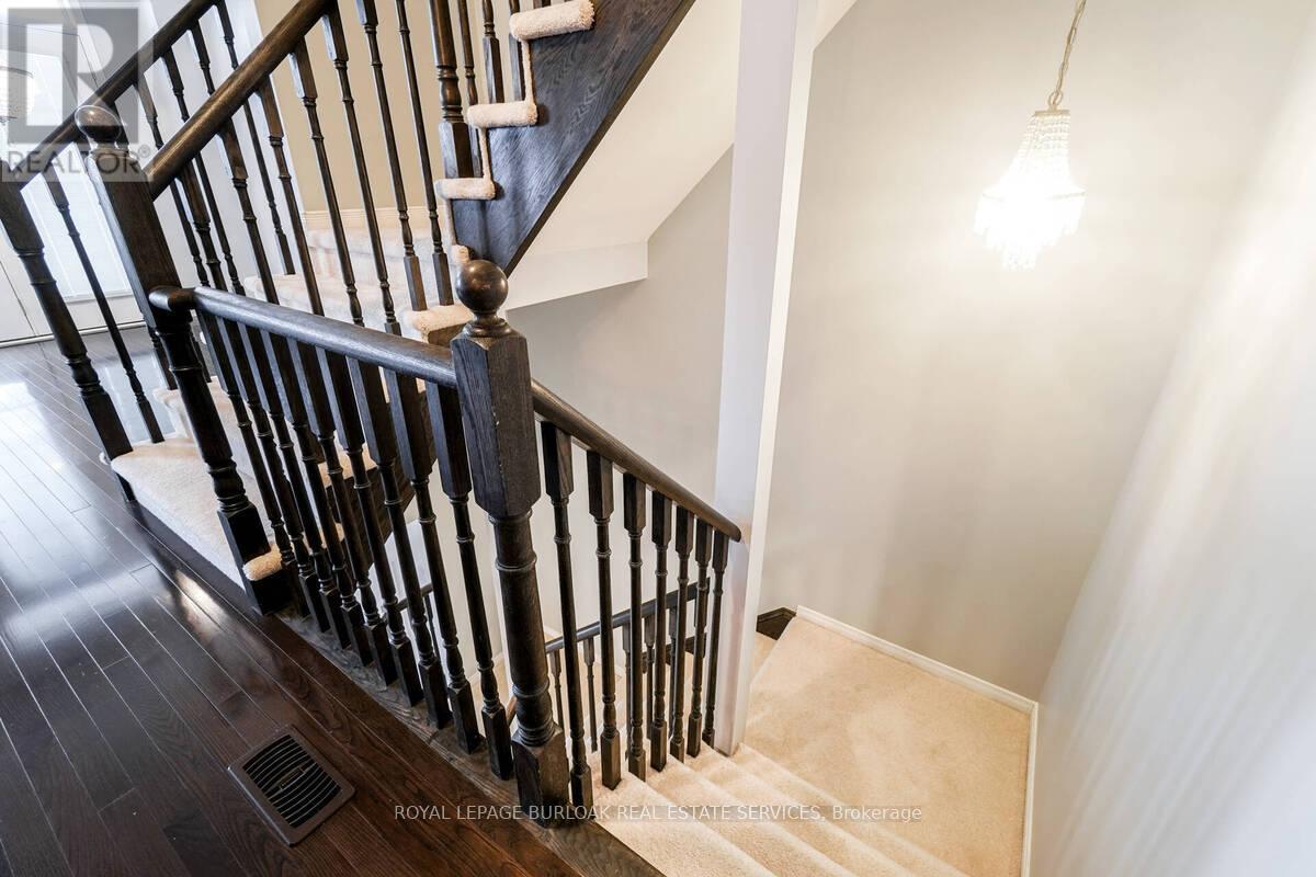 24 Larson Peak Road, Caledon, Ontario  L7C 3P5 - Photo 5 - W12899322