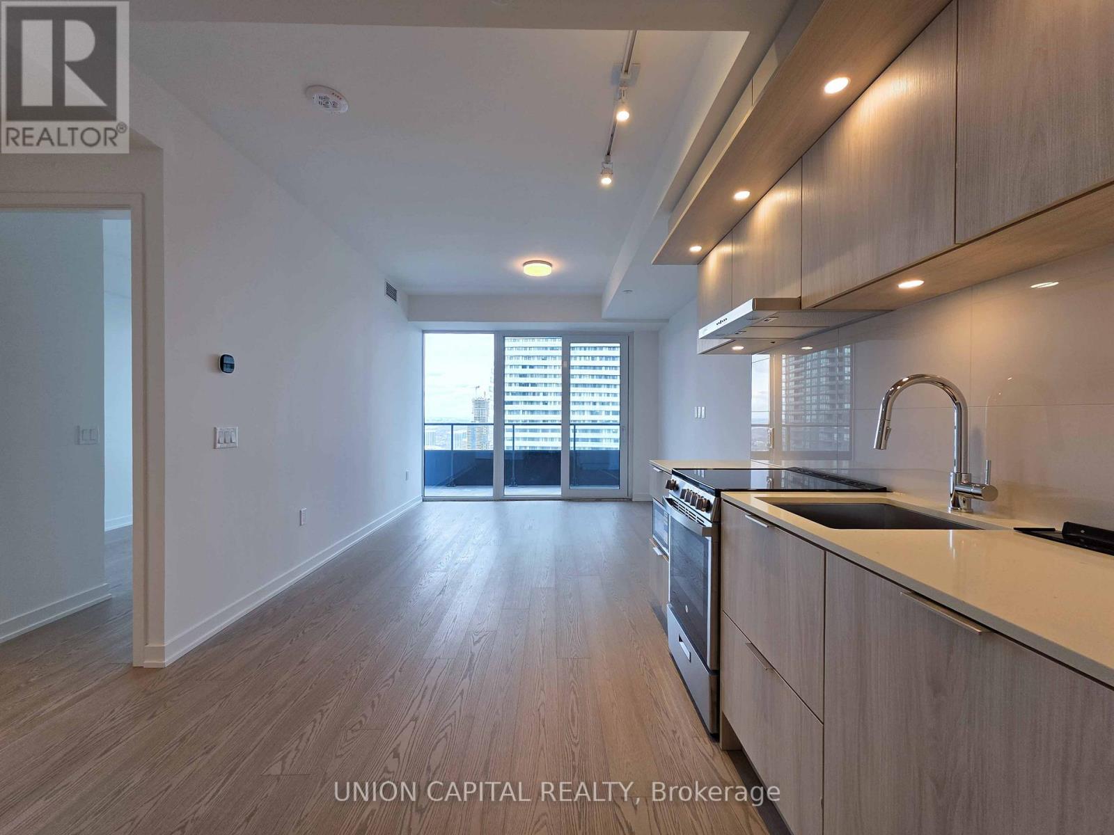 3607 - 448 Burnhamthorpe Road W, Mississauga, Ontario  L5B 4M6 - Photo 2 - W12899392