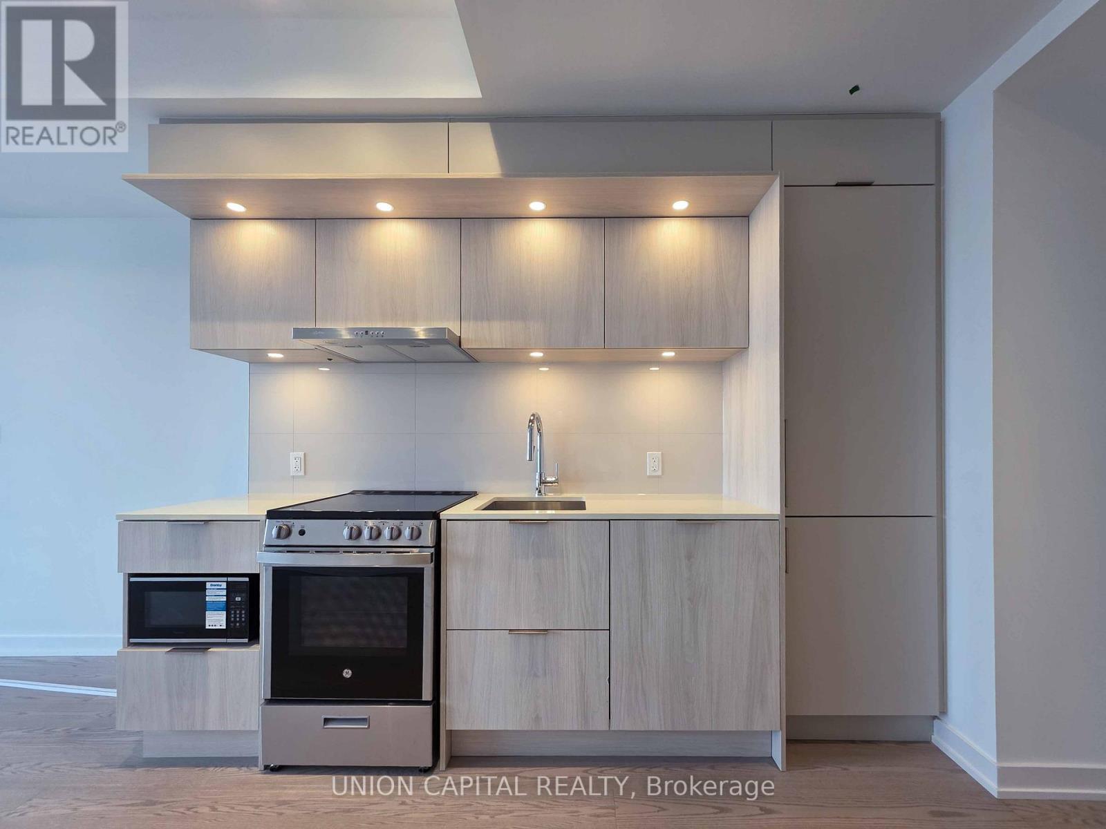 3607 - 448 Burnhamthorpe Road W, Mississauga, Ontario  L5B 4M6 - Photo 3 - W12899392