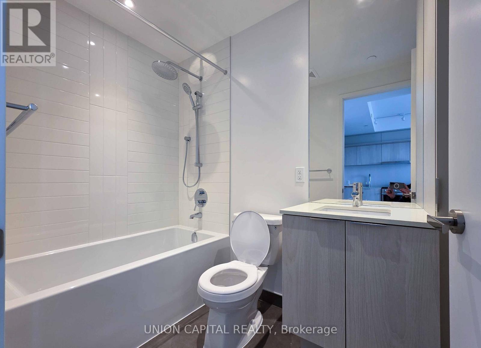 3607 - 448 Burnhamthorpe Road W, Mississauga, Ontario  L5B 4M6 - Photo 8 - W12899392