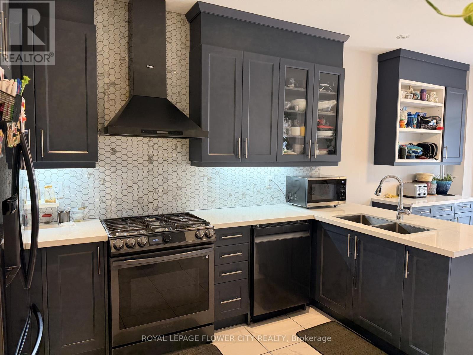 7 Overstone Road, Halton Hills (Georgetown), Ontario  L7G 0N5 - Photo 10 - W12899396