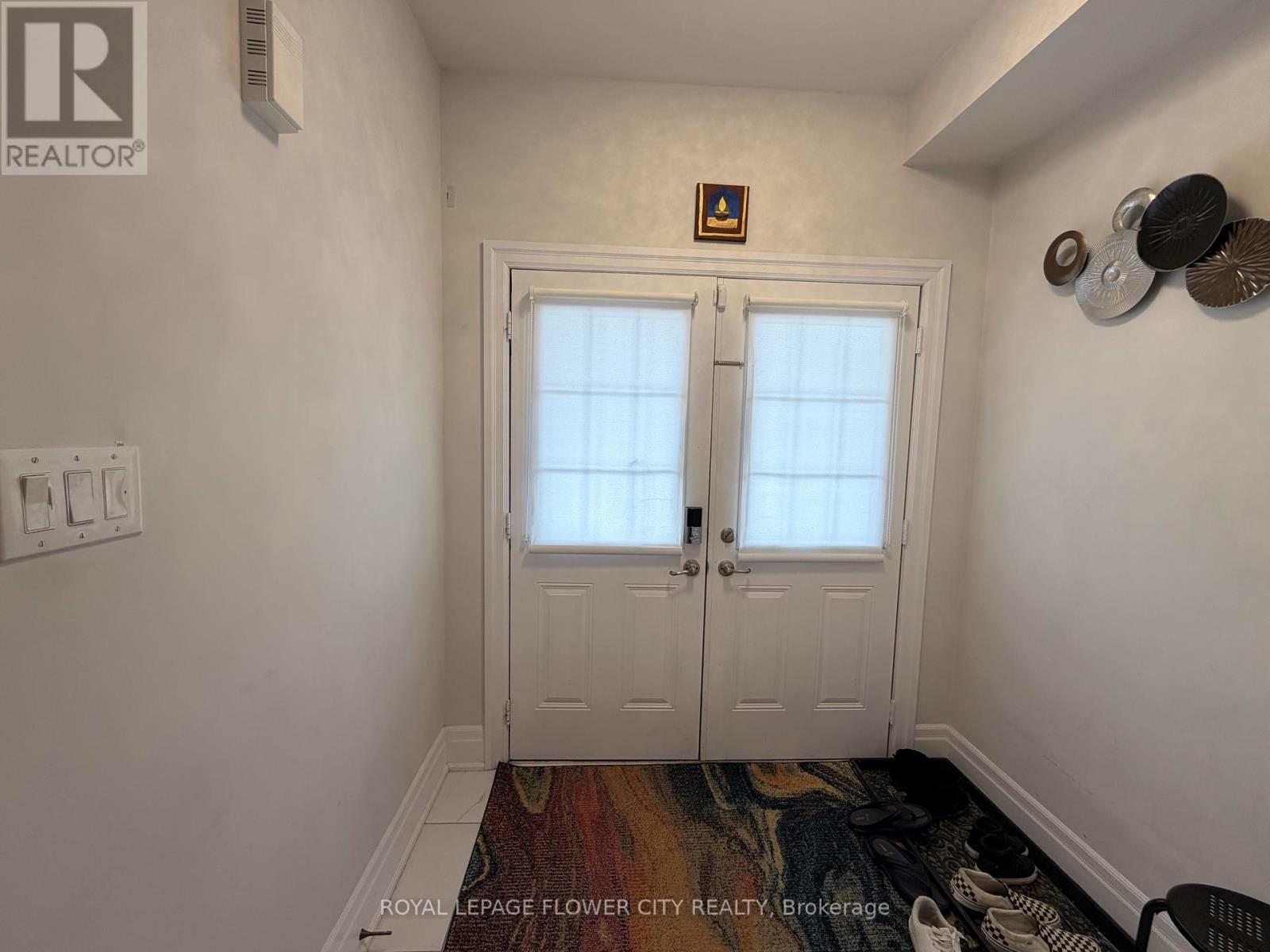 7 Overstone Road, Halton Hills (Georgetown), Ontario  L7G 0N5 - Photo 2 - W12899396