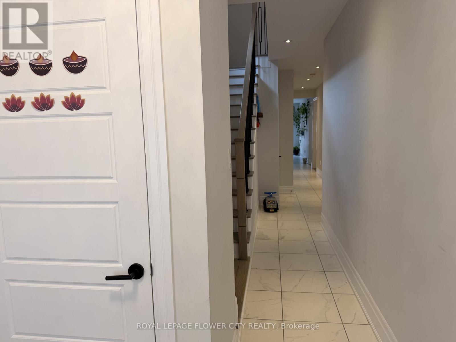 7 Overstone Road, Halton Hills (Georgetown), Ontario  L7G 0N5 - Photo 3 - W12899396