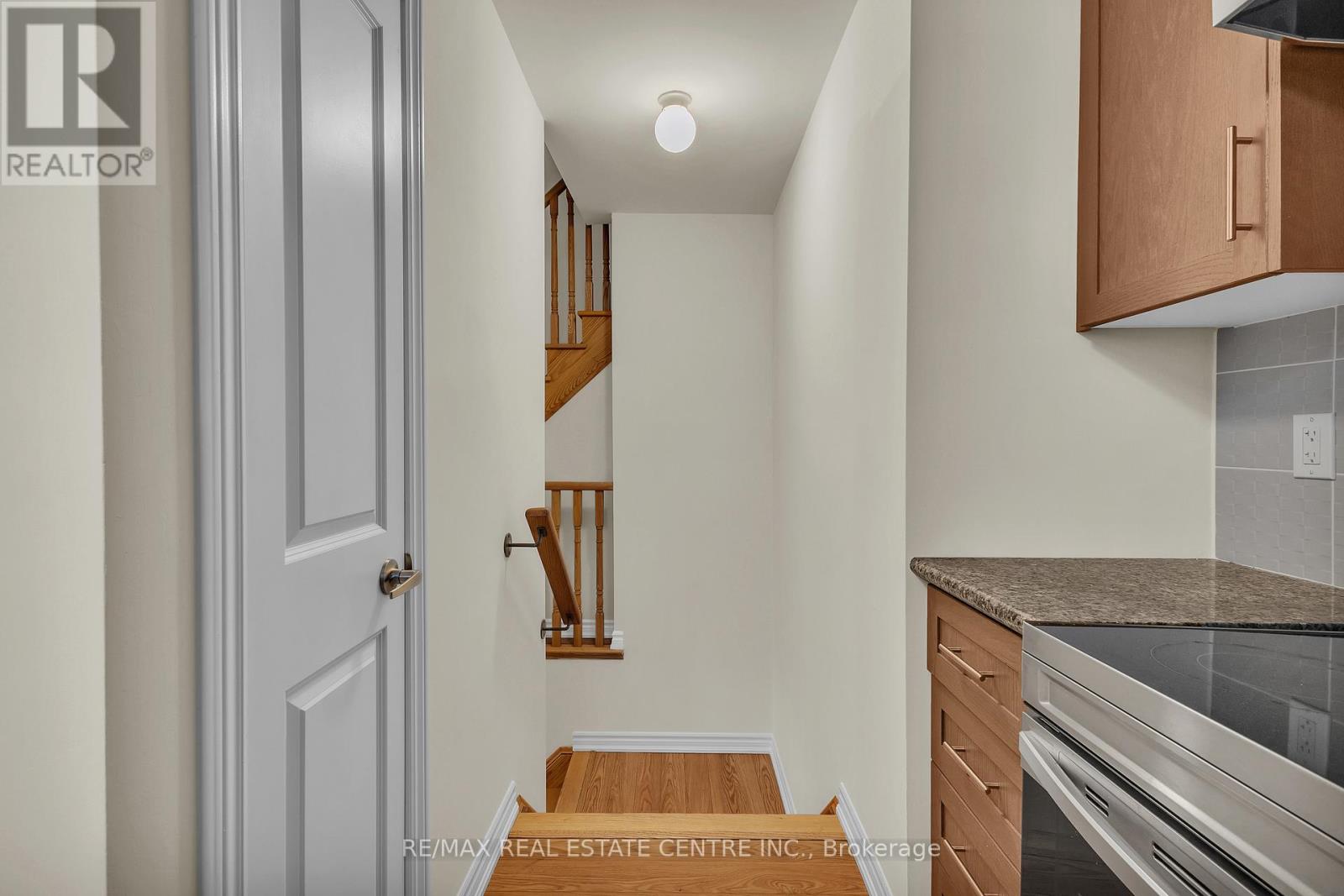 312 (G32) - 10 Halliford Place, Brampton (Goreway Drive Corridor), Ontario  L6P 0N5 - Photo 11 - W12899430