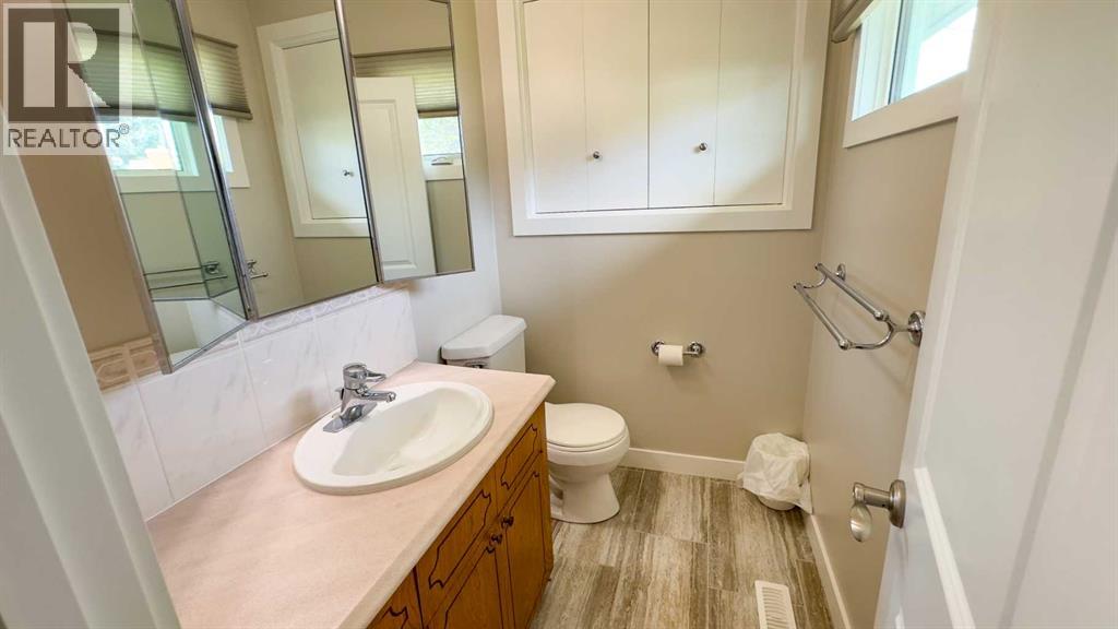 5036 51 Avenue, Irma, Alberta  T0B 2H0 - Photo 17 - A2250012