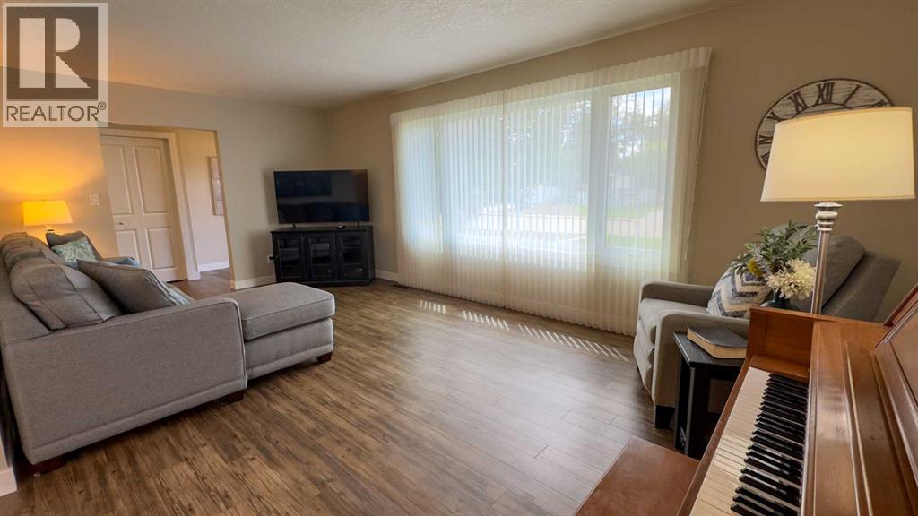 5036 51 Avenue, Irma, Alberta  T0B 2H0 - Photo 7 - A2250012