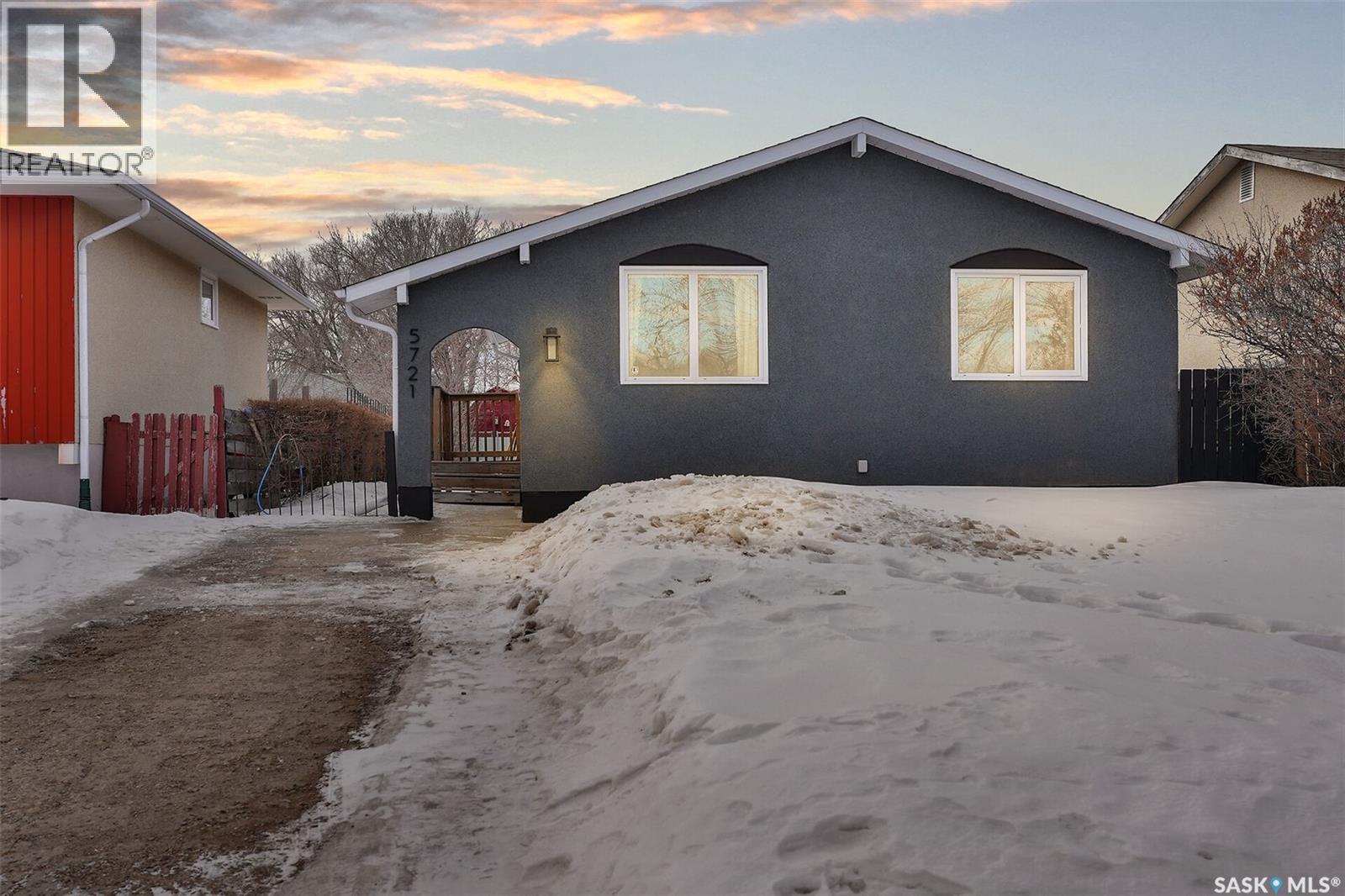 5721 2nd Avenue N, Regina, Saskatchewan  S4R 5M4 - Photo 1 - SK030825