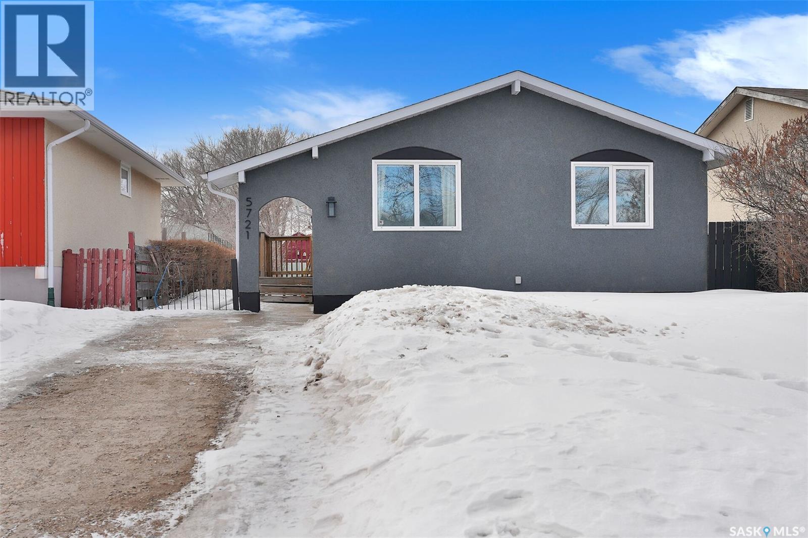 5721 2nd Avenue N, Regina, Saskatchewan  S4R 5M4 - Photo 2 - SK030825