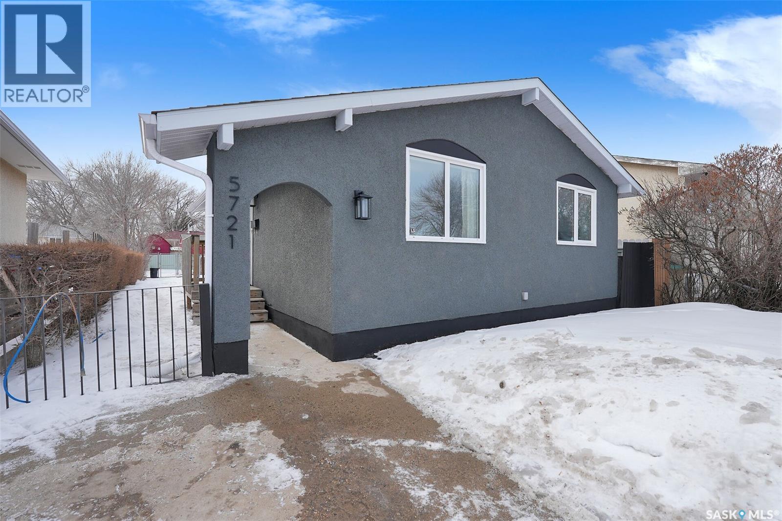 5721 2nd Avenue N, Regina, Saskatchewan  S4R 5M4 - Photo 3 - SK030825