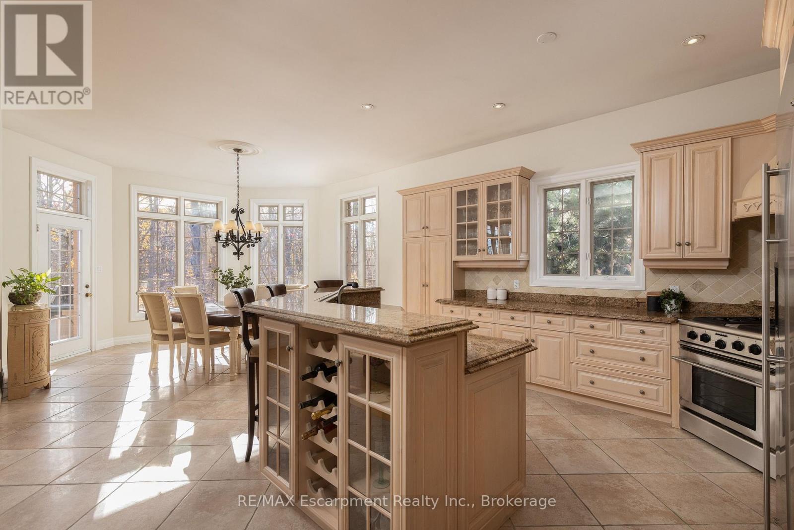 1285 Beaufort Drive, Burlington, Ontario  L7P 4V9 - Photo 13 - W12835056