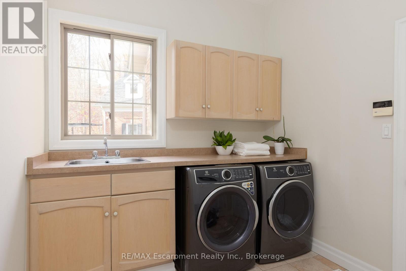 1285 Beaufort Drive, Burlington, Ontario  L7P 4V9 - Photo 17 - W12835056