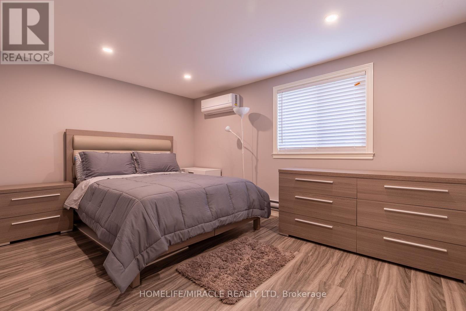 36 Division Street, St. Catharines, Ontario  L2R 3G2 - Photo 7 - X12899238