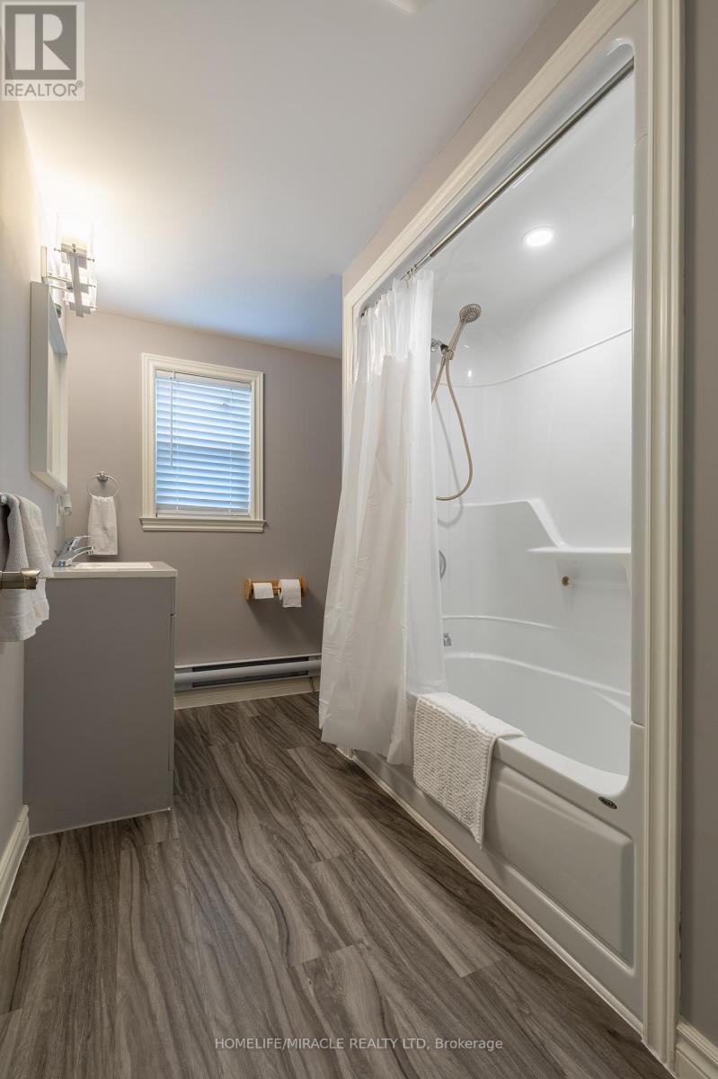 36 Division Street, St. Catharines, Ontario  L2R 3G2 - Photo 9 - X12899238