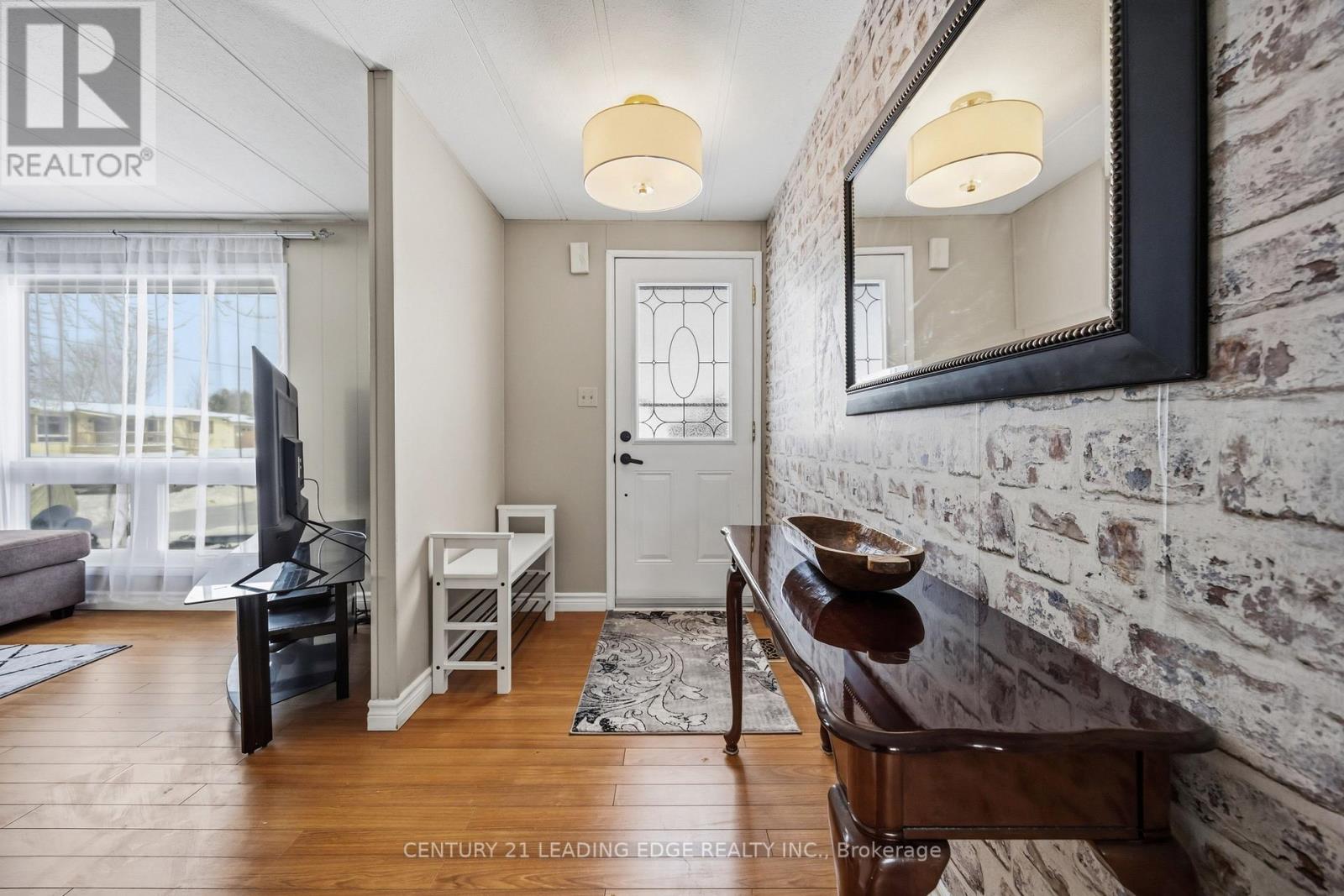 33 Vista Drive, Kawartha Lakes (Fenelon), Ontario  K9V 0H7 - Photo 4 - X12899244