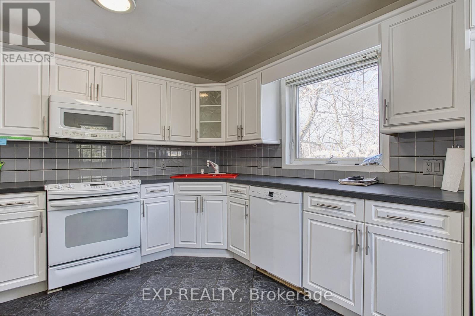 18 Bonavem Drive, St. Catharines, Ontario  L2N 1X8 - Photo 10 - X12899292