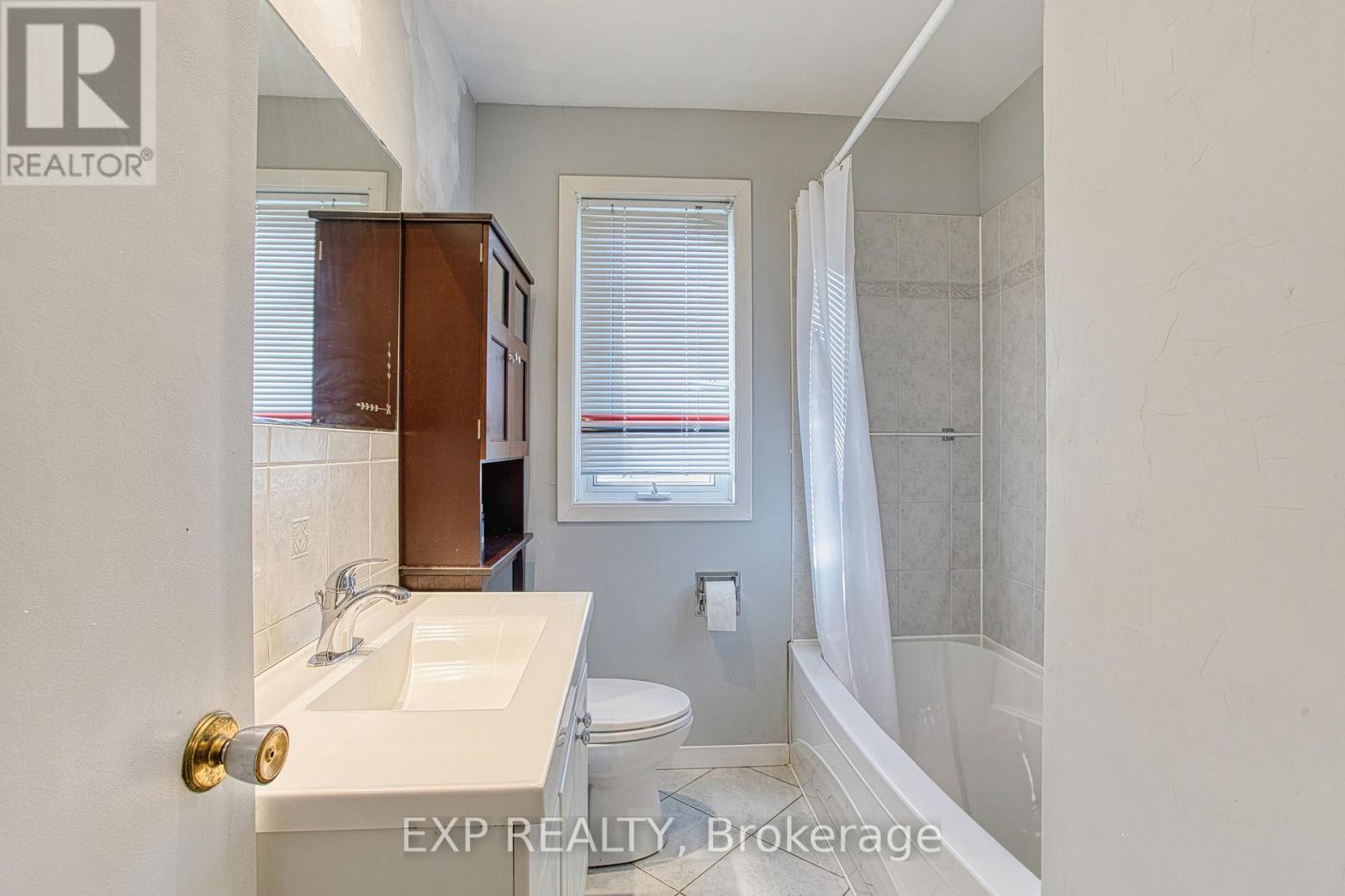 18 Bonavem Drive, St. Catharines, Ontario  L2N 1X8 - Photo 13 - X12899292