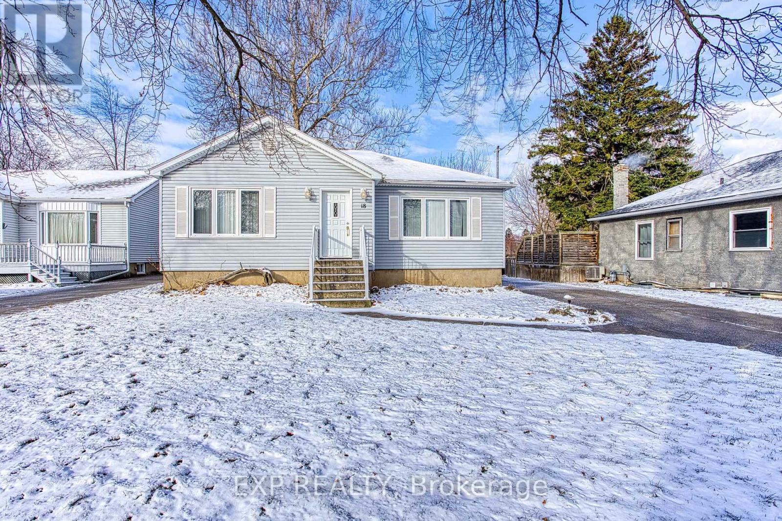 18 Bonavem Drive, St. Catharines, Ontario  L2N 1X8 - Photo 2 - X12899292