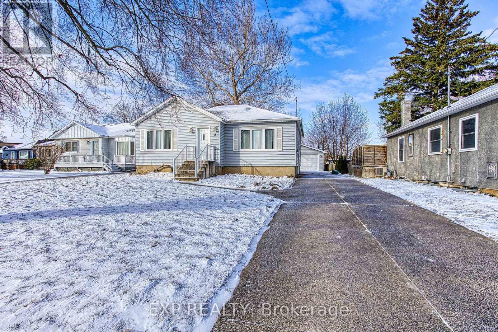 18 Bonavem Drive, St. Catharines, Ontario  L2N 1X8 - Photo 3 - X12899292