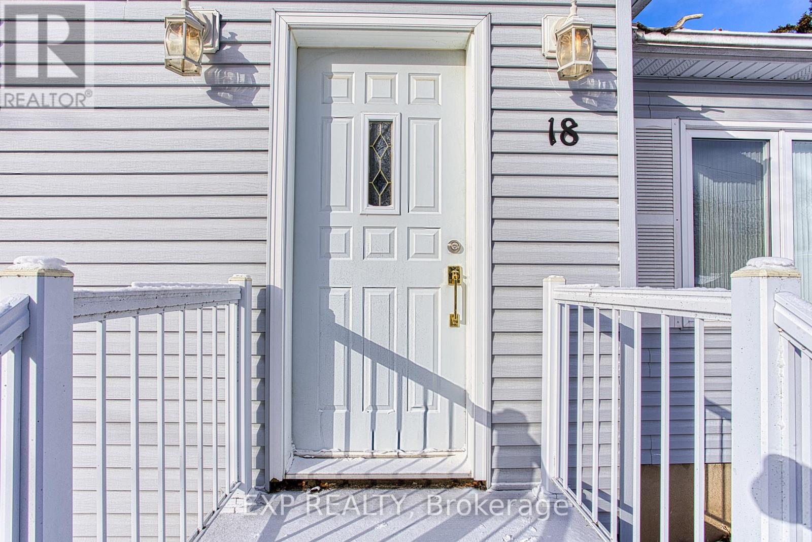 18 Bonavem Drive, St. Catharines, Ontario  L2N 1X8 - Photo 4 - X12899292