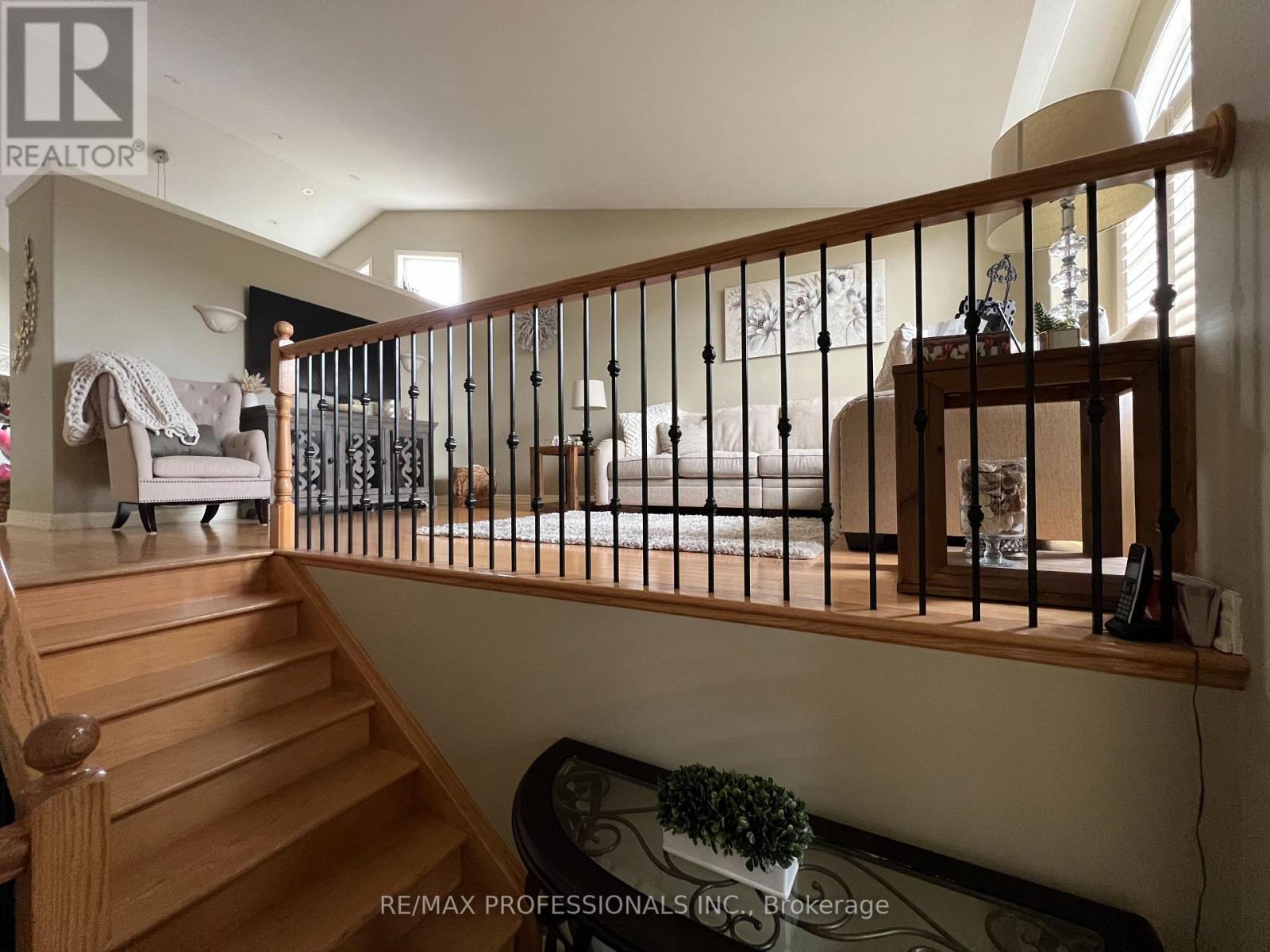 54 Nicholas Drive, St. Catharines, Ontario  L2S 4C6 - Photo 4 - X12899352