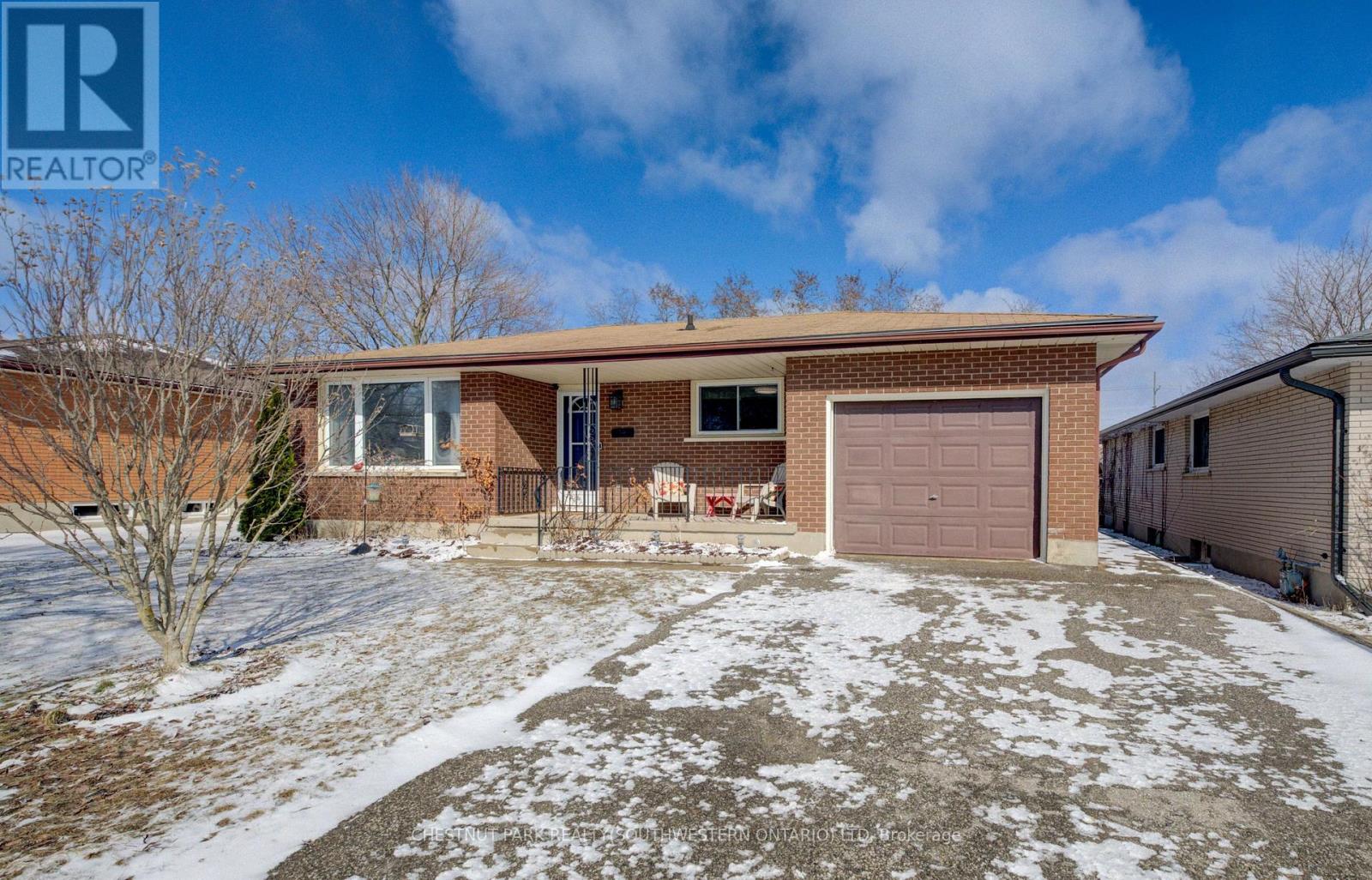 50 Farrier Drive, Kitchener, Ontario  N2P 1J5 - Photo 2 - X12899358