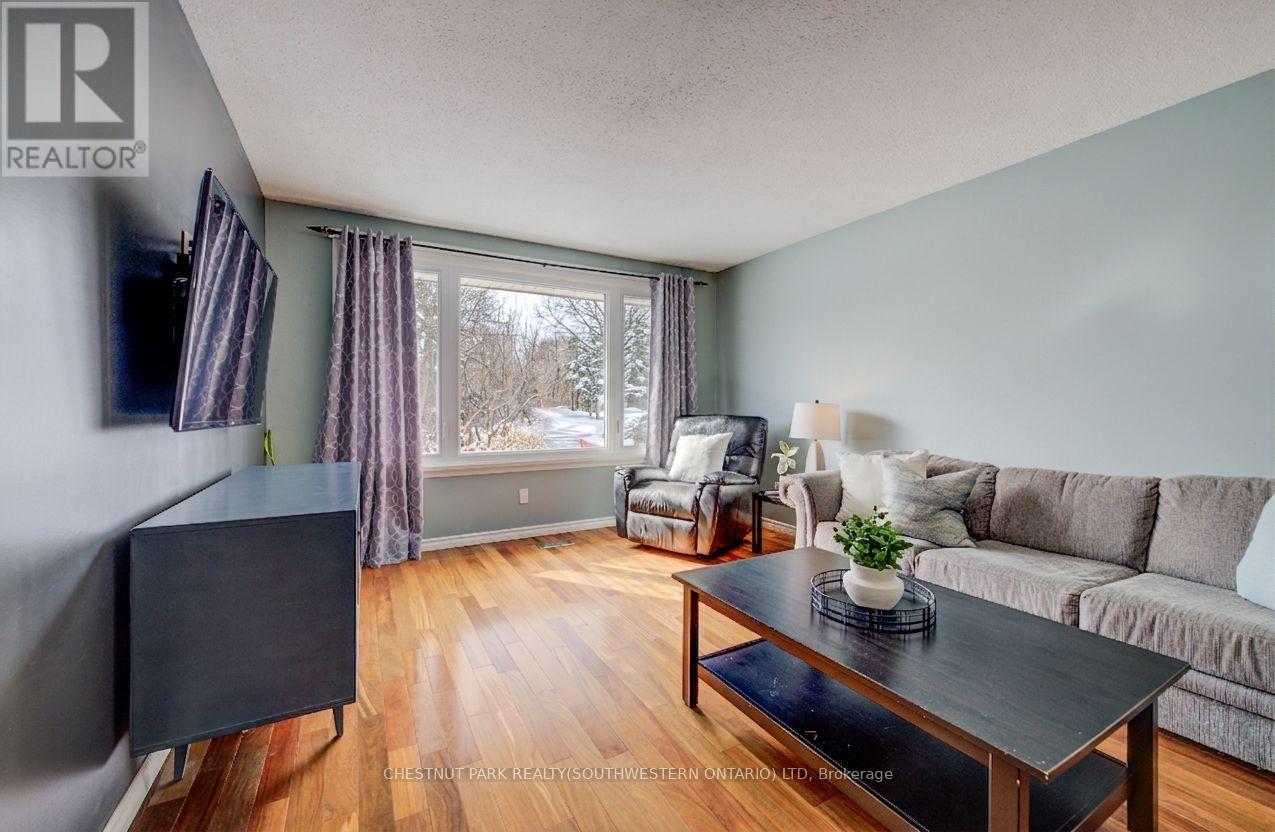 50 Farrier Drive, Kitchener, Ontario  N2P 1J5 - Photo 5 - X12899358