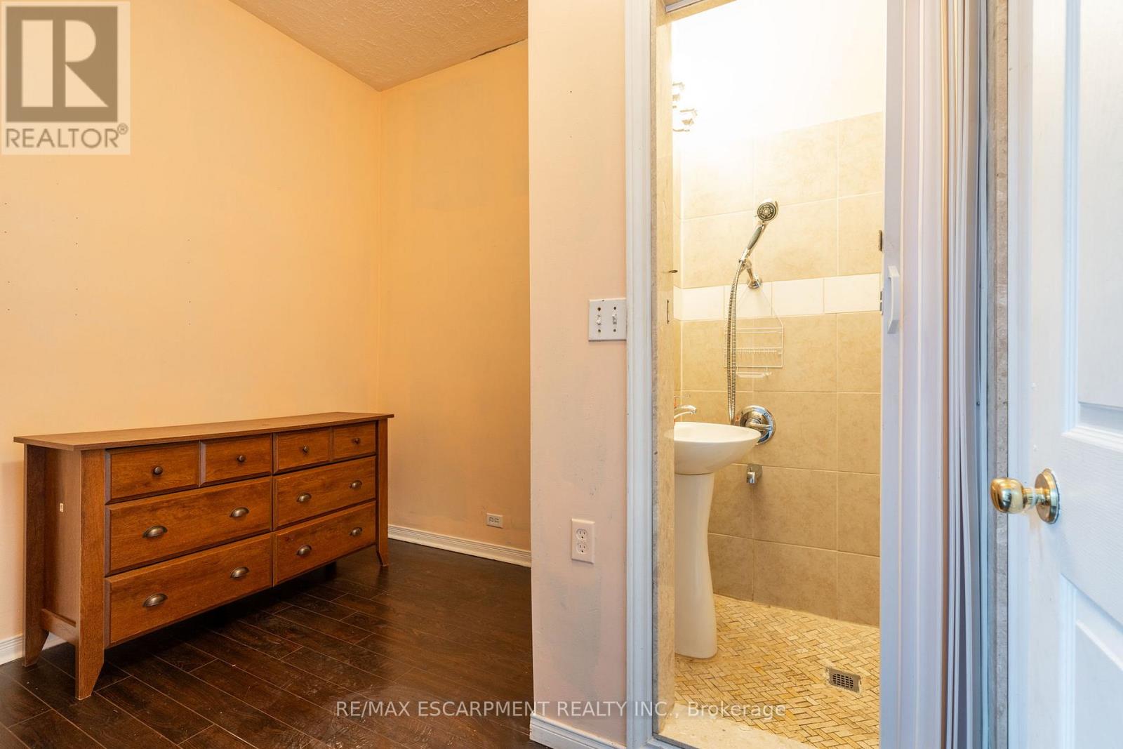 21 Oxford Street, Hamilton, Ontario  L8R 2W9 - Photo 13 - X12899364