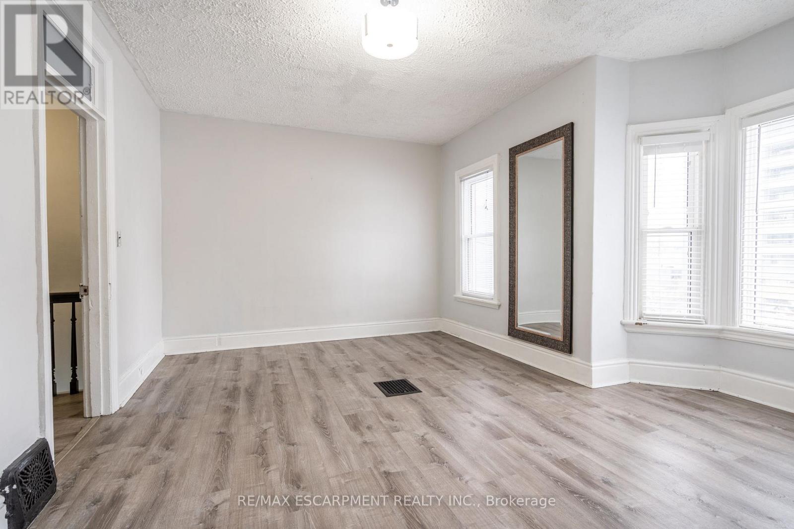 21 Oxford Street, Hamilton, Ontario  L8R 2W9 - Photo 17 - X12899364