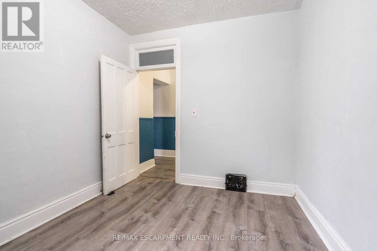 21 Oxford Street, Hamilton, Ontario  L8R 2W9 - Photo 21 - X12899364