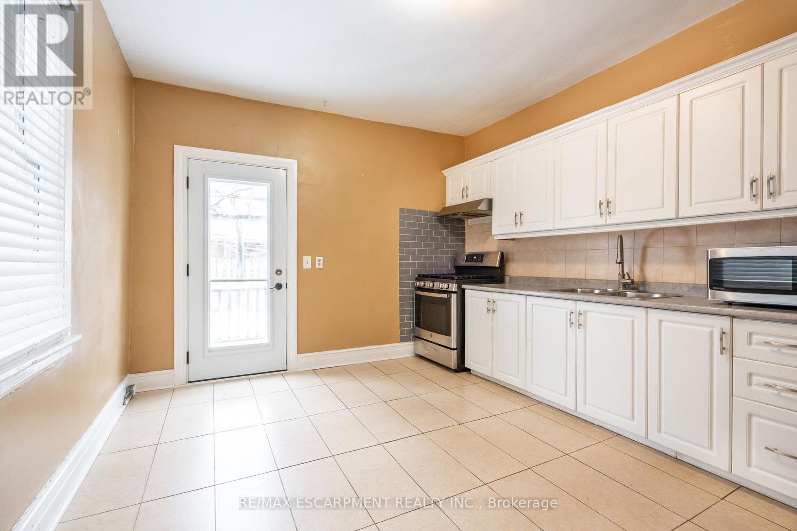 21 Oxford Street, Hamilton, Ontario  L8R 2W9 - Photo 9 - X12899364