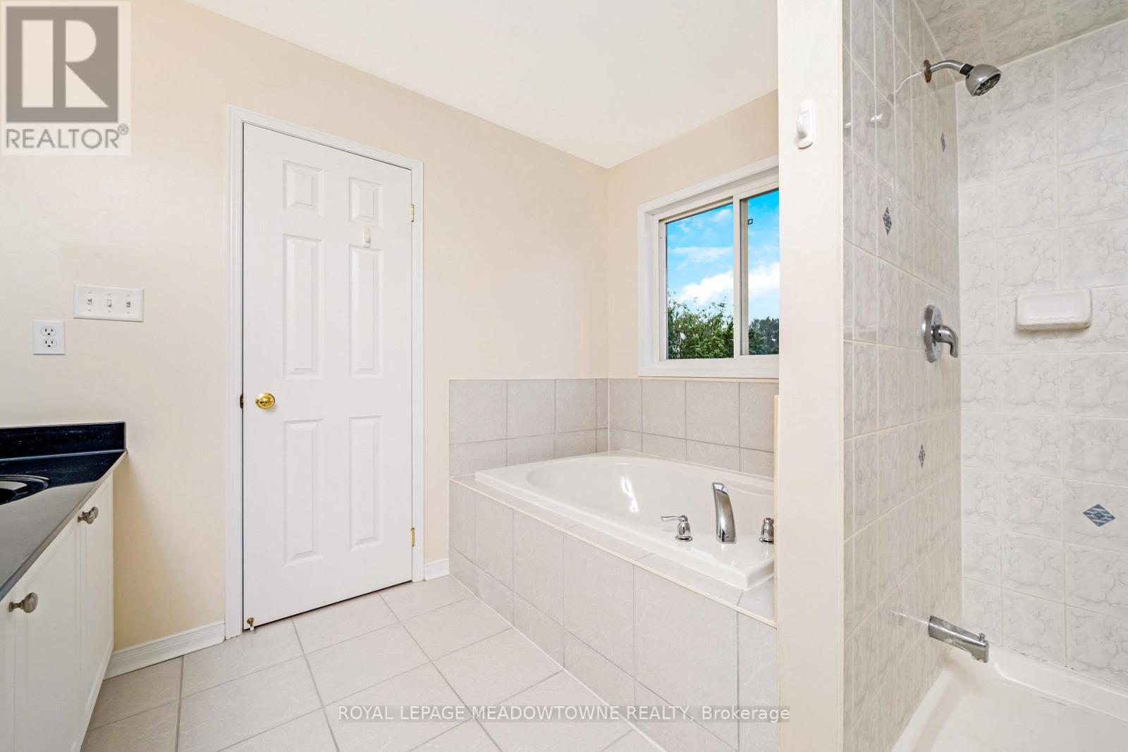 86 Hunter Way, Brantford, Ontario  N3T 0A2 - Photo 10 - X12899388