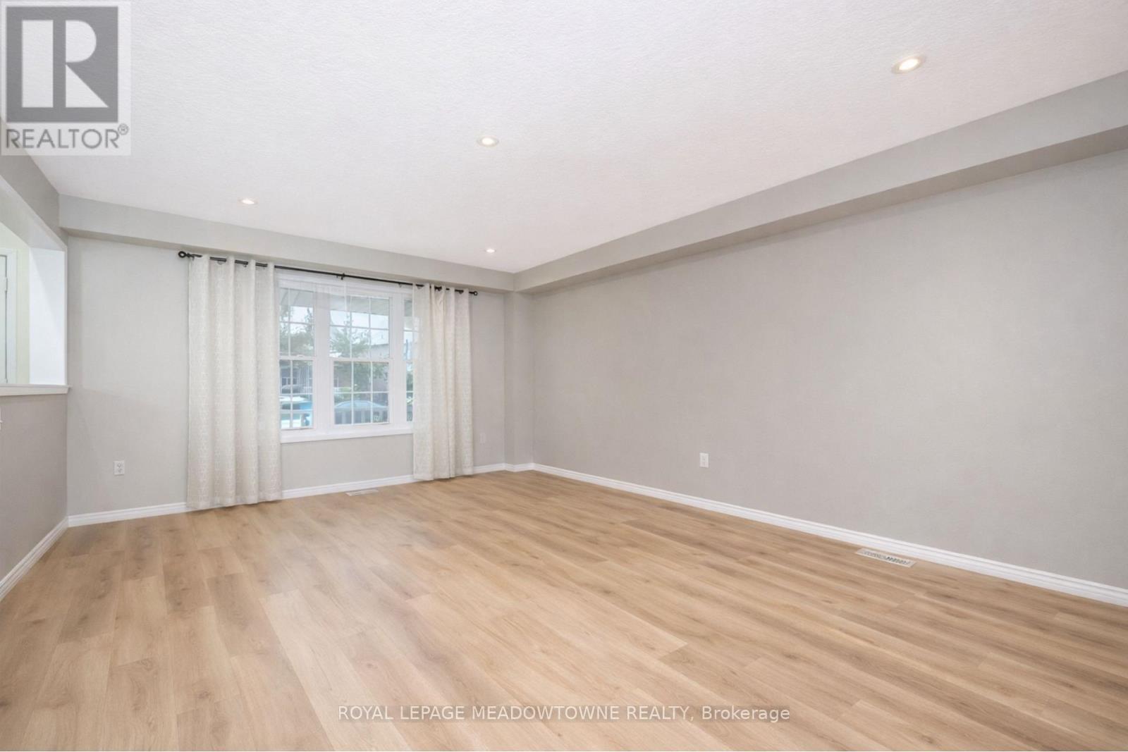 86 Hunter Way, Brantford, Ontario  N3T 0A2 - Photo 3 - X12899388